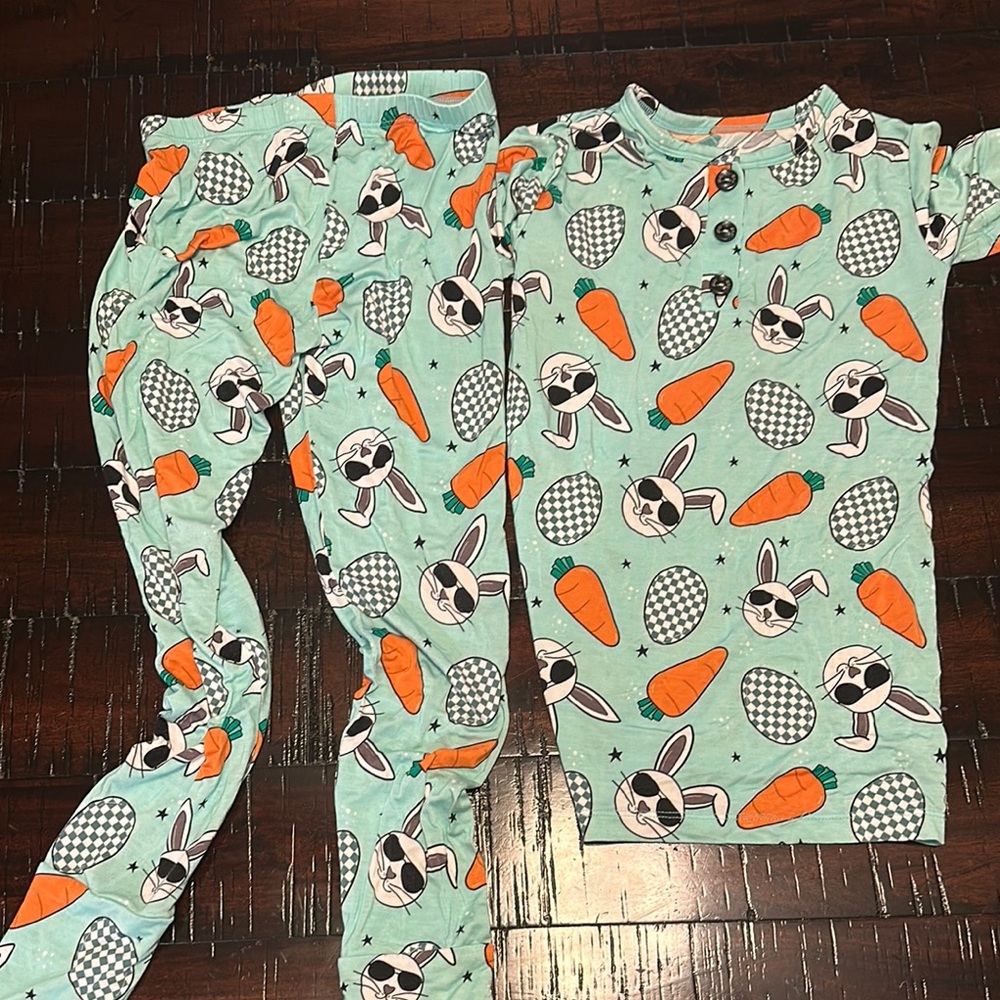 Mint Green Pajama Set with Sporty Carrot Print with Easter Bunny - Bamboo